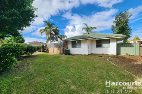 18 Montrose Ave, Girrawheen, WA 6064