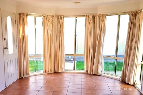 Property photo of 4 Quinlivan Crescent Dunlop ACT 2615