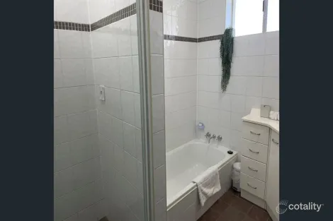 Property photo of 6 Pasadena Court Broadbeach Waters QLD 4218