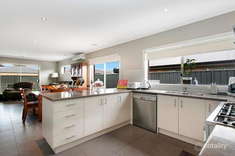 Property photo of 8 Cerbera Bend Cranbourne North VIC 3977