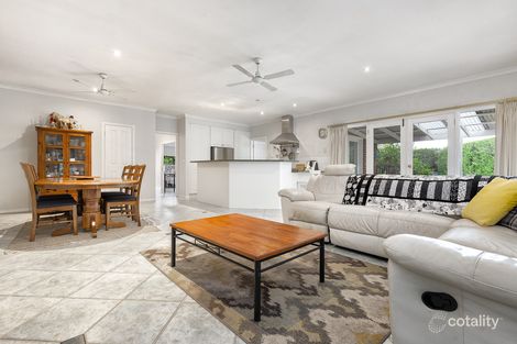 Property photo of 2 Tumut Court Berwick VIC 3806