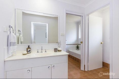 Property photo of 8 Woodbine Close Lisarow NSW 2250