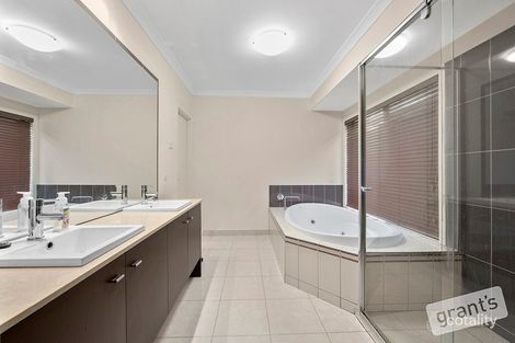 Property photo of 25 Bernly Boulevard Berwick VIC 3806