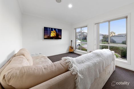 Property photo of 22 Melzak Way Berwick VIC 3806