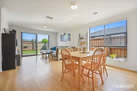 Property photo of 2 Coomurra Place Werribee VIC 3030