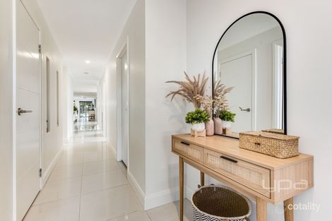 Property photo of 19 Taplin Way Roxburgh Park VIC 3064