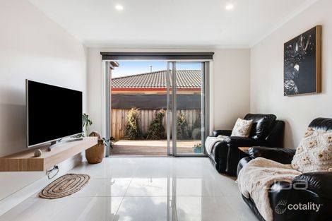 Property photo of 19 Taplin Way Roxburgh Park VIC 3064
