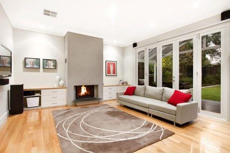 Property photo of 35 Oswin Street Kew East VIC 3102