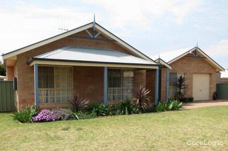 Property photo of 4 Arana Place Parkes NSW 2870