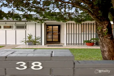 Property photo of 38 Mingera Street Mansfield QLD 4122