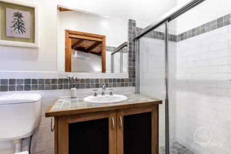 Property photo of 4 Highpoint Crescent Eltham North VIC 3095