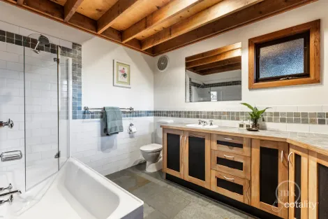 Property photo of 4 Highpoint Crescent Eltham North VIC 3095