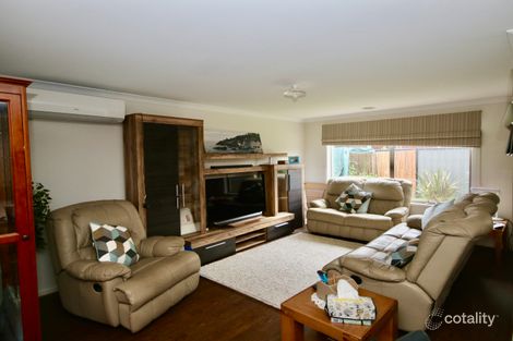 Property photo of 4 Fleuve Rise Clyde North VIC 3978