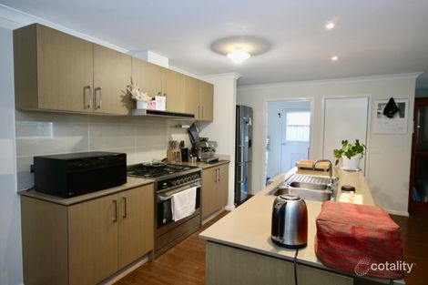 Property photo of 4 Fleuve Rise Clyde North VIC 3978
