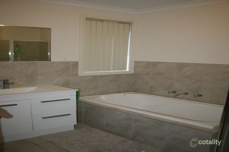 2/11 Anderson Rd, Sunbury, VIC 3429