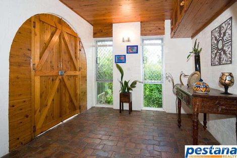 Property photo of 2 Jocelyn Grove Springwood QLD 4127