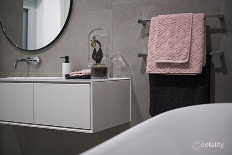 Property photo of 60 Lloyd Street Strathmore VIC 3041