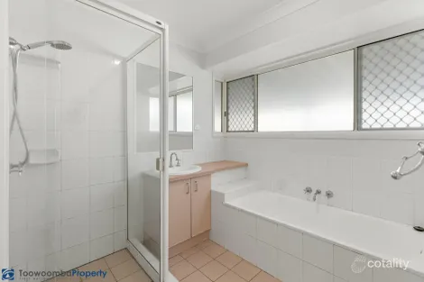 Property photo of 19 Kayser Court Darling Heights QLD 4350