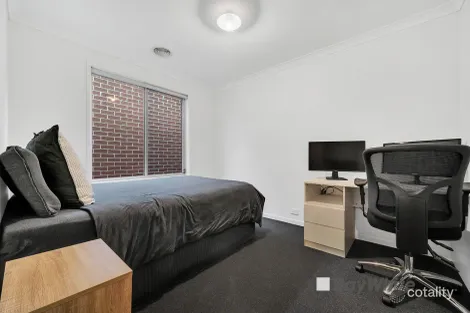 Property photo of 30 Lanthorn Crescent Cranbourne East VIC 3977