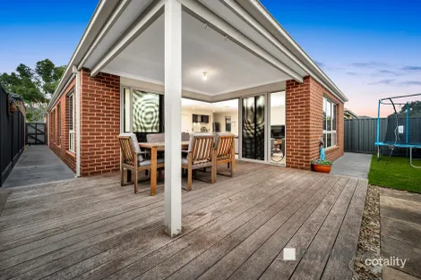 Property photo of 30 Lanthorn Crescent Cranbourne East VIC 3977