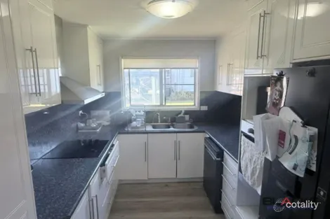 Property photo of 22 Beardmore Crescent Dysart QLD 4745
