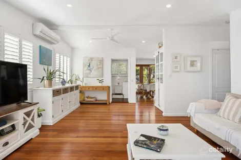 Property photo of 13 Allden Avenue Labrador QLD 4215