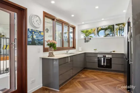 Property photo of 13 Allden Avenue Labrador QLD 4215