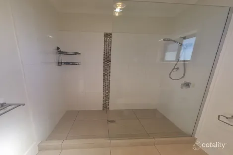 Property photo of 5 Ivers Place Emerald QLD 4720