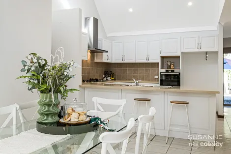 Property photo of 4 Wallis Lane Lesmurdie WA 6076