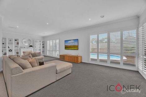 Property photo of 25 Glass Crescent Doreen VIC 3754
