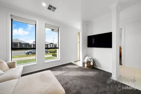 Property photo of 5 Kapinka Parade Riverlea Park SA 5120