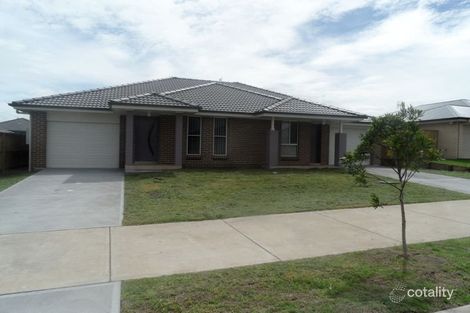 Property photo of 2/20 Oystercatcher Street Aberglasslyn NSW 2320