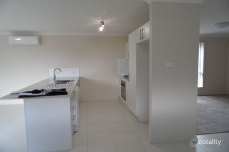 Property photo of 2/20 Oystercatcher Street Aberglasslyn NSW 2320