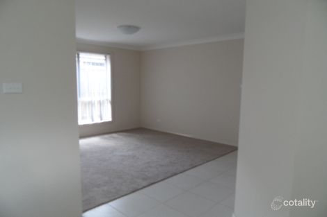 Property photo of 2/20 Oystercatcher Street Aberglasslyn NSW 2320