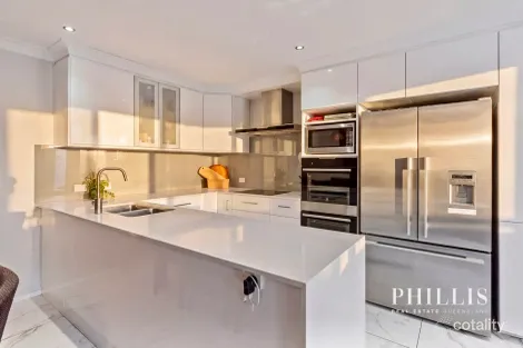 Property photo of 3/113 Whiting Street Labrador QLD 4215