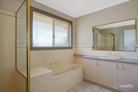 Property photo of 2/2 Lyons Place West Wodonga VIC 3690