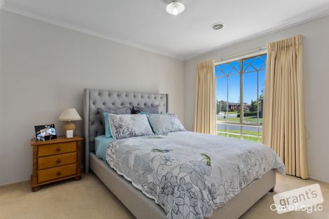 Property photo of 34 Grand Arch Way Berwick VIC 3806