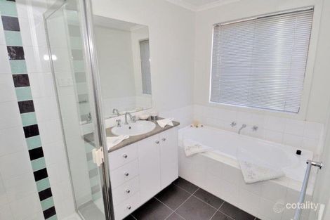 Property photo of 30 Howard Place Deer Park VIC 3023