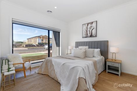 Property photo of 5 Selene Way Greenvale VIC 3059