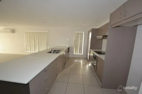 Property photo of 4 Belltrees Place Gracemere QLD 4702