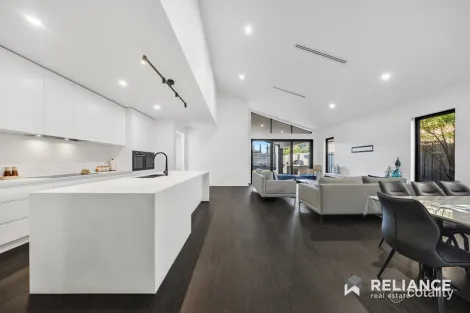 Property photo of 19 Applegate Crescent Tarneit VIC 3029