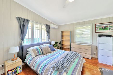 15 Brodie St, Holland Park West, QLD 4121