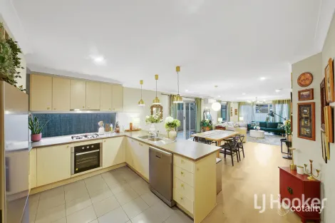 Property photo of 28 Mallow Street Brookfield VIC 3338