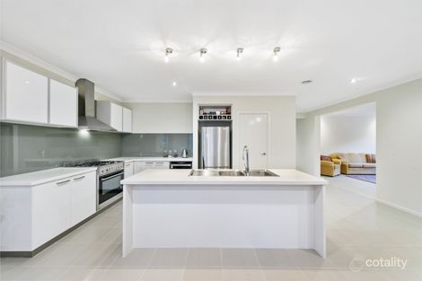 Property photo of 18 Melfin Drive Hillside VIC 3037