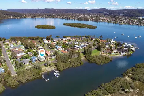 Property photo of 16 Beachfront Parade St Huberts Island NSW 2257