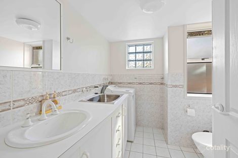 Property photo of 2/9 Macaulay Street Coorparoo QLD 4151