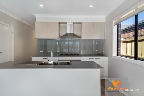 Property photo of 41 Dewhurst Circuit Cranbourne East VIC 3977