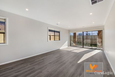 Property photo of 41 Dewhurst Circuit Cranbourne East VIC 3977