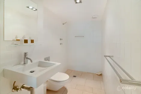 Property photo of 170 Sutherland Street Paddington NSW 2021