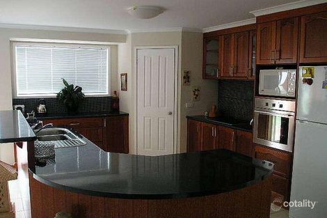 Property photo of 14 Waverley Place Bourkelands NSW 2650